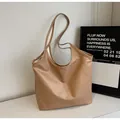 Bolso tote grande minimalista marrón claro con correas finas en cuero sintético PU - Caqui