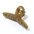 Dettaglio di un grande fermaglio per capelli ambra traslucido con molla in metallo - Ambra (7cm)