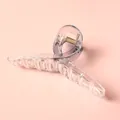 Minimalistische 11cm transparante haarklem met gouden metalen veer op roze achtergrond - Transparant