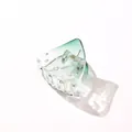 Primer plano de la pinza para el pelo de gato en verde menta translúcido - Estilo Degradado Verde Esmeralda / verde claro