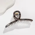 Grande molletta per capelli a pois con incisione Barrette La France sul dettaglio - Lettera D