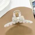 Dettaglio della molletta per capelli trasparente a fiocco con perla decorativa - Grigio