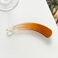 Detail of banana hair clip with amber gradient effect and internal non-slip teeth - Coffee