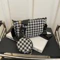 Borsa a tracolla pied-de-poule bianca e nera con portamonete rotondo e dettagli in metallo oro - Nero