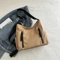Khaki Freizeittasche mit doppelten Front-Reißverschlüssen und verstellbarem Gurt - Khaki