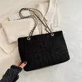 Große schwarze Tweed-Tragetasche für Damen mit goldenem Kettenriemen und Lederboden - Schwarz