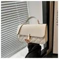 Sac à main carré blanc crème élégant avec motif matelassé et fermoir doré chic - Blanc