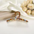 Nahaufnahme der marmorierten Acetat-Haarklammer mit Schildpattmuster und Metallfeder - 11cm / Verlauf Blau