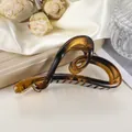 Elegante pinza per capelli a forma di cuore in resina ambrata con molla in metallo premium - 12cm / Marrone