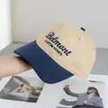 Detalle del bordado Belmont en la gorra de béisbol de lona de algodón bicolor - Ajustable / Caqui