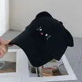 Dettaglio cappello da baseball nero con orecchie di gatto e ricamo del viso di gatto - Taglia Unica(Regolabile) / Nero