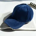 Casquette de baseball en velours bleu marine avec texture douce et design classique - Bleu Saphir