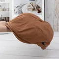 Detail van caramelkleurige krantenjongenspet met katoentextuur en gesp - Verstelbaar / Karamel