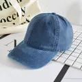 Klassische blau gewaschene Denim-Baseballkappe mit Vintage-Struktur und gebogenem Rand - Verstellbar / Marineblau