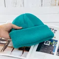 Gorro de punto grueso en color azul cerceta con dobladillo para el invierno - Azul lago