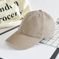 Klassische khakifarbene Baseballkappe aus gewaschener Baumwolle mit gebogenem Rand - Verstellbar / Khaki