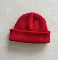 Gorro clásico de punto acanalado rojo brillante con dobladillo ancho y suave - Rojo