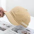 Nahaufnahme der khakifarbenen Docker-Mütze mit weißer 'CONTROL' Stickerei auf Canvas - Verstellbar / Khaki