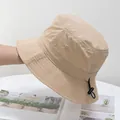 Dettaglio cappello a secchiello kaki in tessuto traspirante con coulisse regolabile - M / Cachi