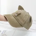 Vue latérale de la casquette de baseball en toile kaki avec oreilles de chat et boucles - Style Oreilles de Chat - Khaki