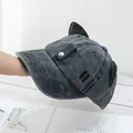 Gros plan sur la casquette de baseball oreilles de chat avec clous et broderie - Style Oreilles de Chat - Noir