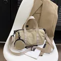 Bolso tipo cilindro beige con correa ajustable y monedero redondo desmontable - Caqui
