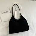 Minimalistische schwarze matte Wildleder-Hobo-Tasche mit großem Fassungsvermögen - Schwarz
