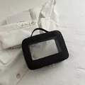 Bolsa de cosméticos negra rectangular con ventana transparente y asa superior - Negro