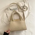 Sac bandoulière beige chic avec gaufrage léopard et boucle dorée rotative élégante - Khaki