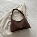 Donkerkoffie hobo-tas met luipaardprint, suède textuur en een brede schouderriem - Bruin