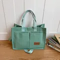 Sac fourre-tout en toile vert clair avec poignées renforcées et deux poches - Vert