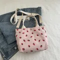 Borsa tote rosa in velluto a coste con ricamo a fragola e tracolla bianca rimovibile - Rosa