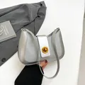 Borsa hobo grigio argento con trama glitterata e chiusura a rotazione dorata - Argento