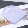 Dettaglio del morbido berretto in maglia lavanda con trama in mohair di alta qualità - Viola