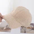 Detail of soft beige sherpa baseball cap with plush texture and six-panel crown - Adjustable / Beige