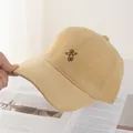 Detail van geborduurde astronaut op kaki katoenen honkbalpet met gebogen klep stof - Standaard Maat / Khaki