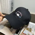 Dettaglio del ricamo gatto su un cappellino da baseball in cotone nero da donna - Taglia Unica(Regolabile) / Nero
