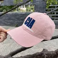 Detail van roze vintage honkbalpet met CIA borduursel en gescheurde, versleten rand - Verstelbaar / Roze