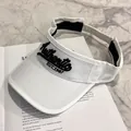 Dettaglio visiera parasole bianca ricamata con chiusura in velcro su marmo - Regolabile / Tutto Bianco