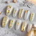 Luxe kunstnagels met 3D gouden reliëf bloemen vlinders en kattenmotieven - Parelmoer Wit Lichtgroen Vergulde Stijl (SGL0027)