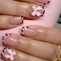 Faux ongles French roses avec motifs léopard et nœuds 3D pour un look chic - Style Français Rose Léopard Noir Brun Nœud 3D (YS509)