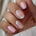 Unghie finte rosa e viola con motivi floreali e pois in forma ovale rifinita - Stile Fiore Rosa (YS593)