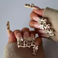 Faux ongles courts carrés léopard avec nœuds 3D et finition brillante élégante - Style Patte de Canard Léopard Nœud 3D (YS576)