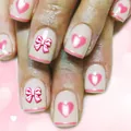 Faux ongles carrés courts avec nœuds 3D roses et motifs de cœurs dégradés - Style Nœud Rayé Rose Blanc Cœur Dégradé (YS771)