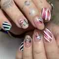 Faux ongles de Noël ovales courts avec rayures rouges et vertes et motifs d'elfe - Ys265 (sans Outils)