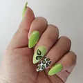 Kurze glänzende Avocado-Nägel zum Aufdrücken mit grünem Fruchtmuster und Mandelform - Avocadogrün Mandel-Stil (YS267)