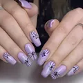 Unghie finte corte viola lucide con glitter e motivi astratti a farfalla - Stile Zucca Glitter Lavanda (YS318)