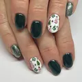 Kurze glänzende Weihnachts Kunstnägel Set mit dunkelgrüner Farbe und silbernem Glitzer - Weihnachtsbaum Dunkelgrüner Stil (YS373)