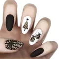 Detalle de uñas postizas mate negras y leopardo con motivos de árbol de Navidad y lazo - Estilo Navidad Leopardo Mate (YS392 Sin Herramientas)