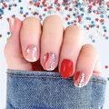 Set unghie finte quadrate corte rosse lucide con cuori stelle bianche e puntini blu - Stile Pois Cuore Rosso (YS044) / confezione da 24 pezzi